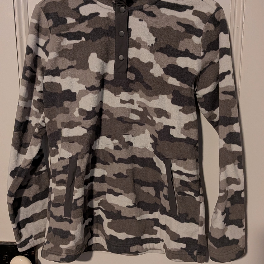 Duluth Trading Co Gray and Black Fleece Pullover